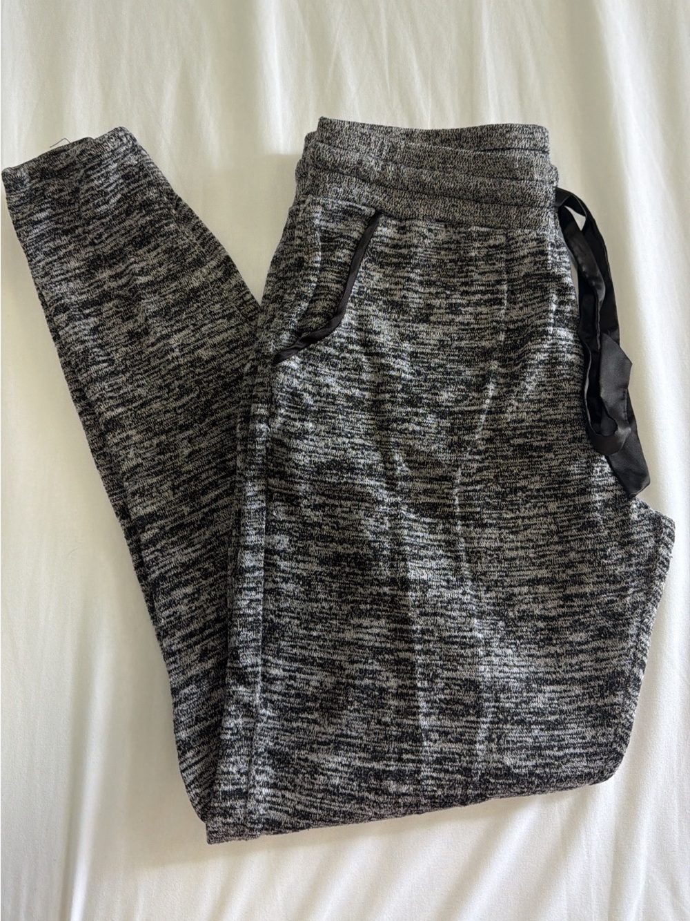 Altar'd State Women's black/white heathered jogger